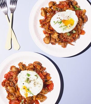 https://www.pontalo.net - Mushroom hash with poached eggs