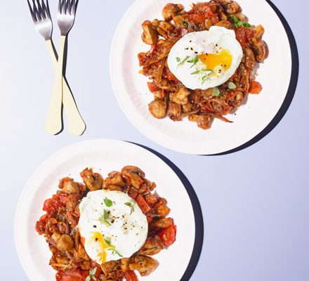 https://www.pontalo.net - Mushroom hash with poached eggs