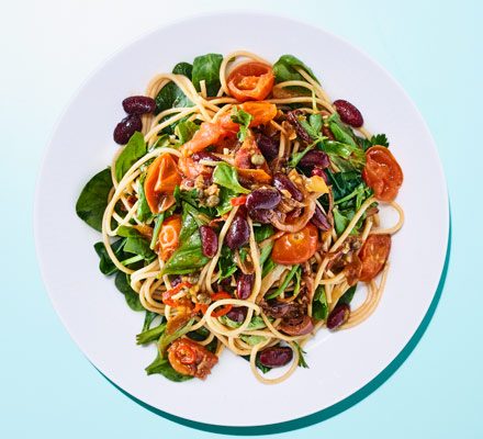 https://www.pontalo.net - Spaghetti puttanesca with red beans & spinach