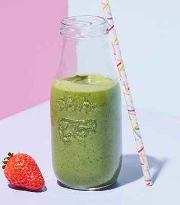 https://www.pontalo.net - Strawberry green goddess smoothie