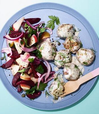 https://www.pontalo.net - Swedish meatballs with beetroot & apple salad