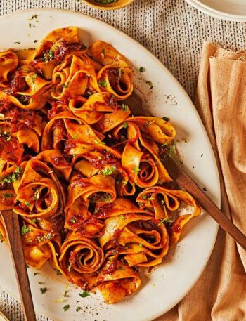 https://www.pontalo.net - Caramelised red onion & anchovy pasta with gremolata