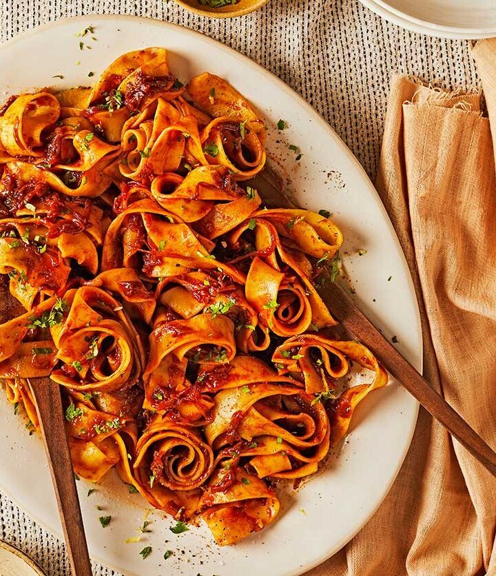 https://www.pontalo.net - Caramelised red onion & anchovy pasta with gremolata