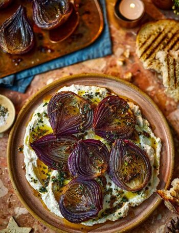 https://www.pontalo.net - Baked red onions with ricotta