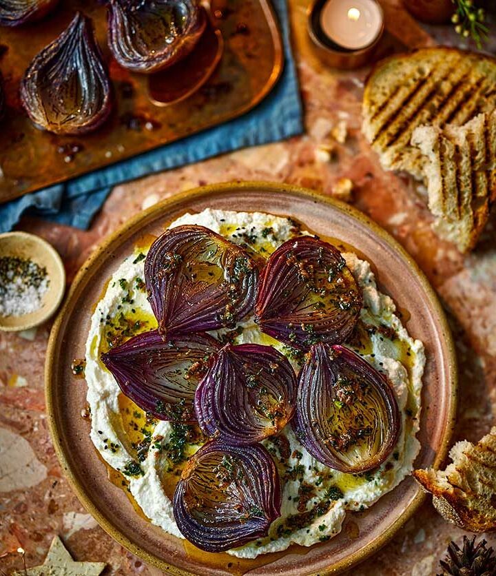 https://www.pontalo.net - Baked red onions with ricotta