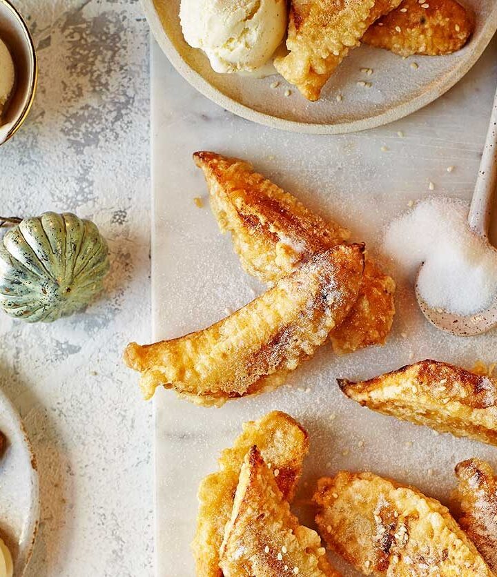 https://www.pontalo.net - Crispy banana fritters (pisang goreng wijen)