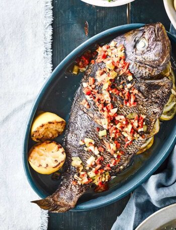 https://www.pontalo.net - Barbecued bream with spring onions