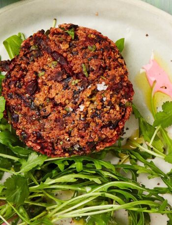 https://www.pontalo.net - Vegan beetroot & quinoa burgers