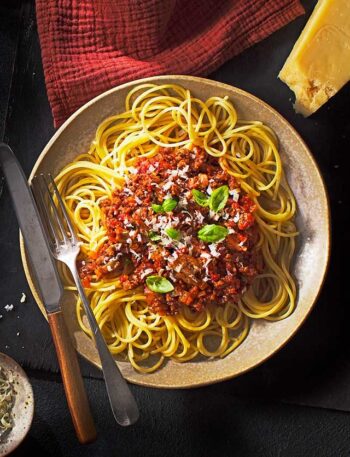 https://www.pontalo.net - Big-batch pressure cooker bolognese