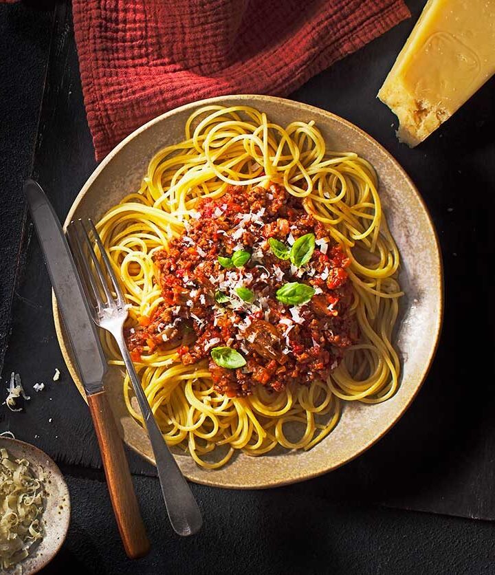 https://www.pontalo.net - Big-batch pressure cooker bolognese