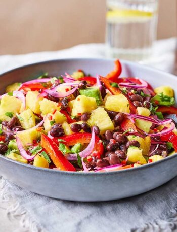 https://www.pontalo.net - Black bean & pineapple salad bowl