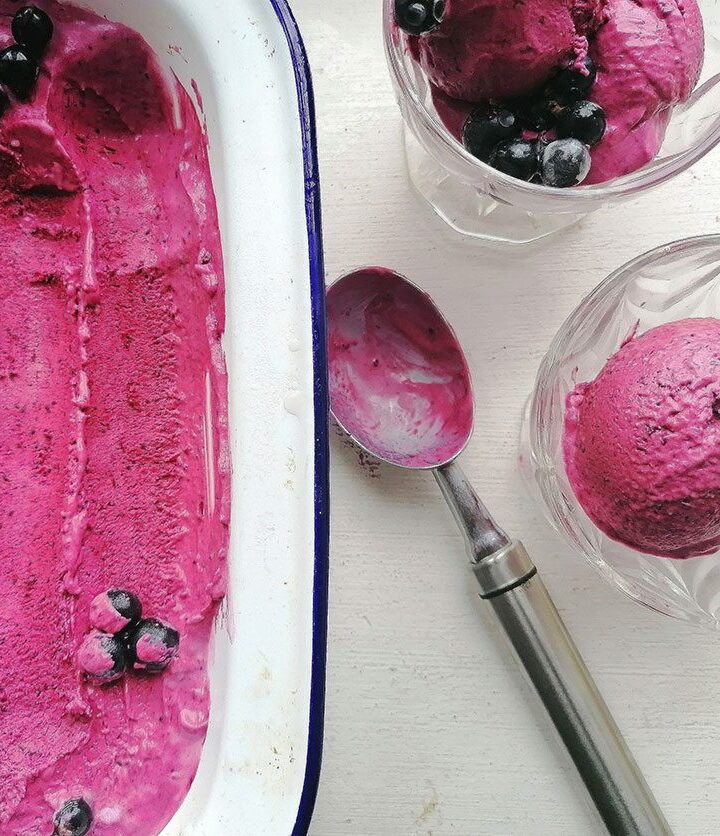 https://www.pontalo.net - Blackcurrant no-churn ice cream