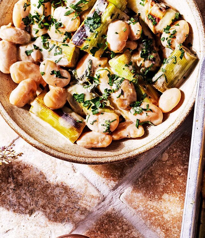 https://www.pontalo.net - Braised butter beans & leeks