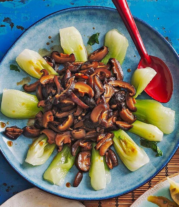 https://www.pontalo.net - Braised shiitake mushrooms & pak choi