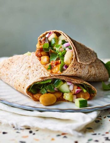 https://www.pontalo.net - Butter bean curry wraps