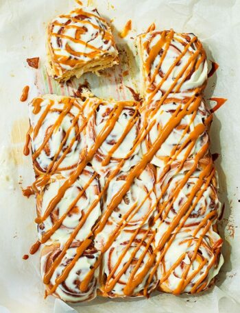 https://www.pontalo.net - Caramel apple cinnamon buns