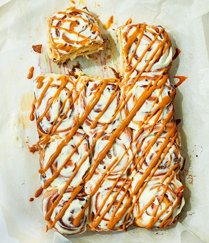 https://www.pontalo.net - Caramel apple cinnamon buns