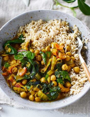 https://www.pontalo.net - Quick chickpea & chard tamarind curry