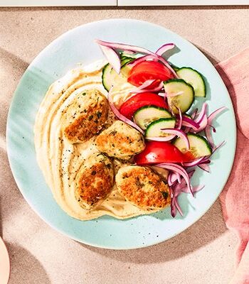 https://www.pontalo.net - Chicken koftas with hummus & salad