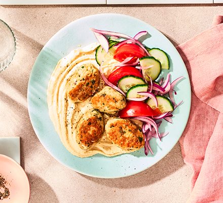 https://www.pontalo.net - Chicken koftas with hummus & salad