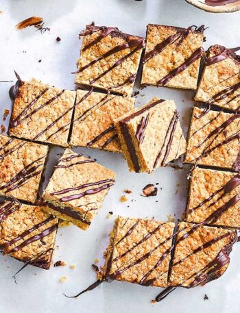 https://www.pontalo.net - Chocolate-stuffed flapjack bars