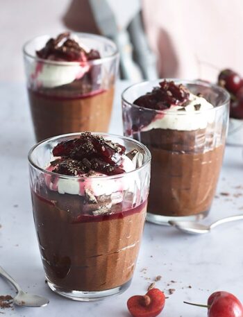 https://www.pontalo.net - Dark chocolate pots with cherry compote