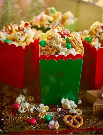 https://www.pontalo.net - Popcorn & pretzel elf mix