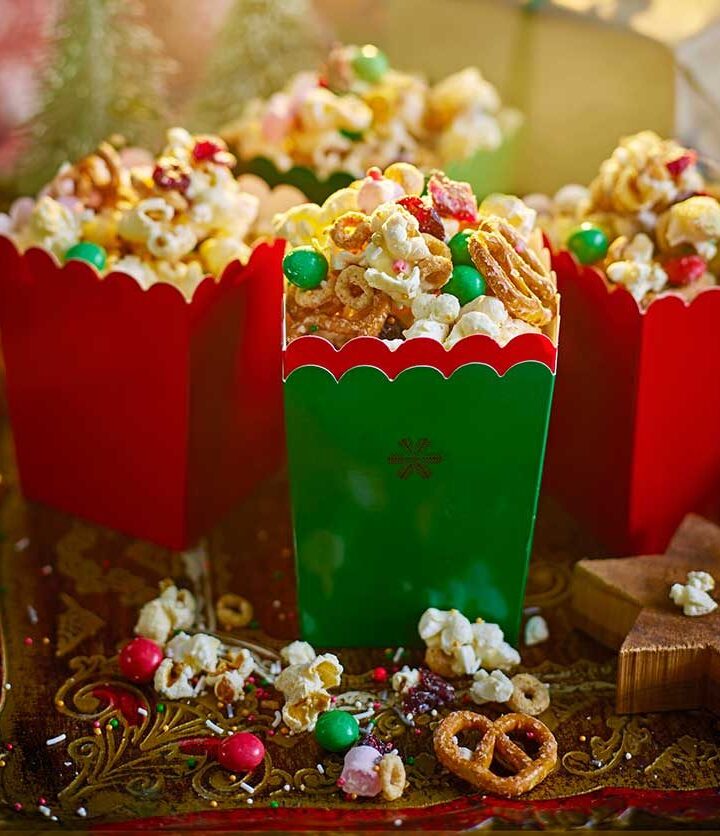 https://www.pontalo.net - Popcorn & pretzel elf mix