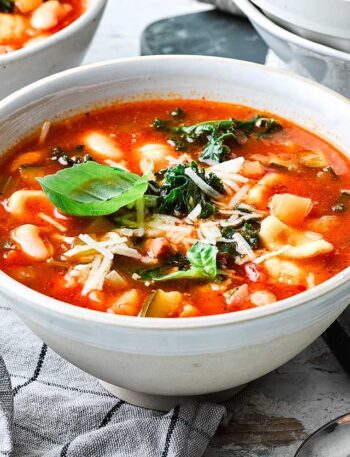 https://www.pontalo.net - Classic minestrone soup