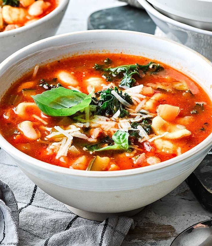 https://www.pontalo.net - Classic minestrone soup