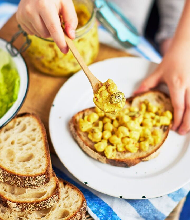 https://www.pontalo.net - Coronation chickpea sandwich filler