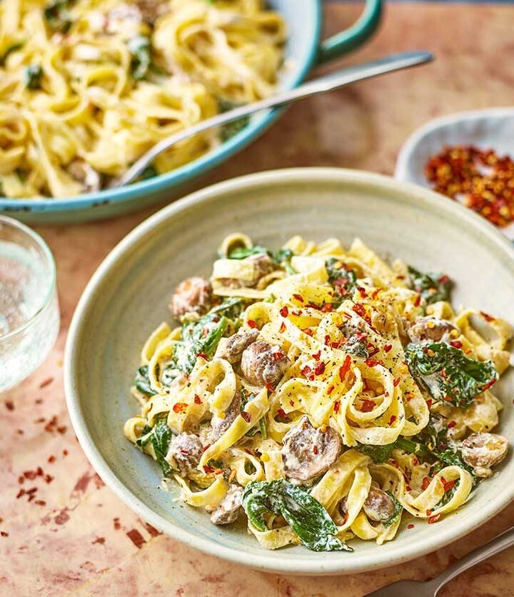 https://www.pontalo.net - Creamy mushroom & spinach pasta