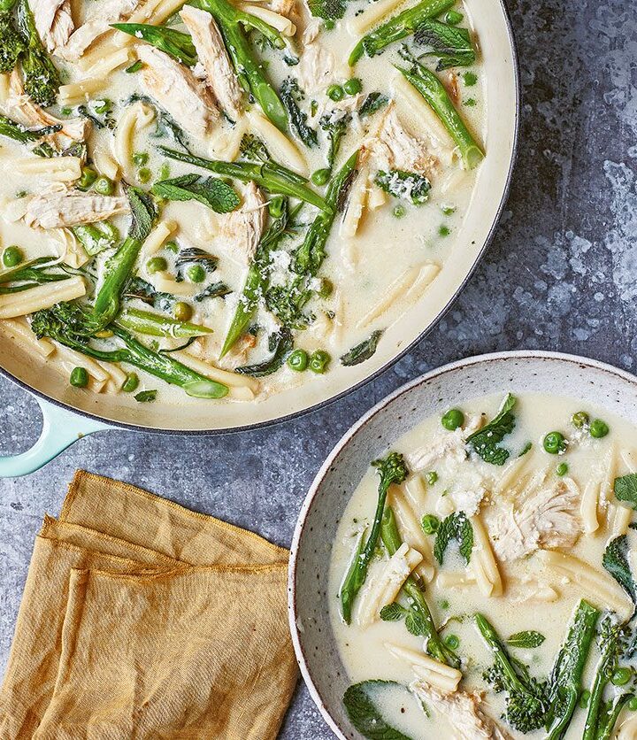 https://www.pontalo.net - Creamy one-pan chicken & broccoli pasta