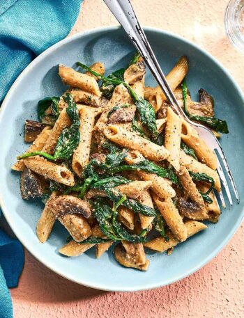 https://www.pontalo.net - Creamy spinach & mushroom penne