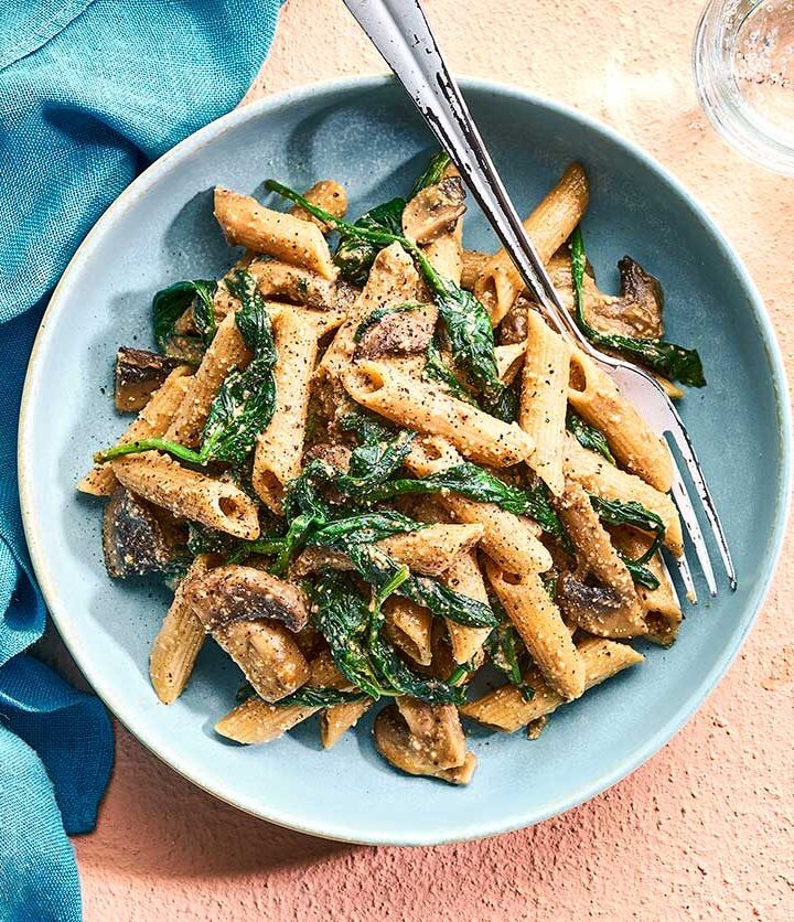 https://www.pontalo.net - Creamy spinach & mushroom penne