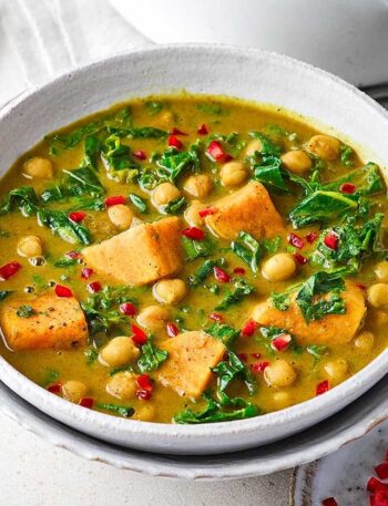 https://www.pontalo.net - Curried kale & chickpea soup