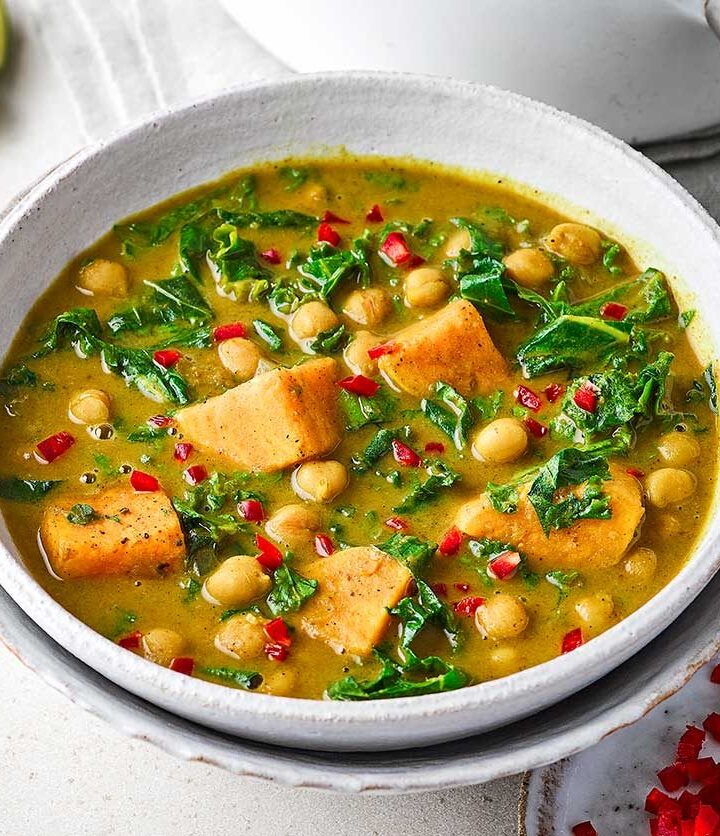 https://www.pontalo.net - Curried kale & chickpea soup