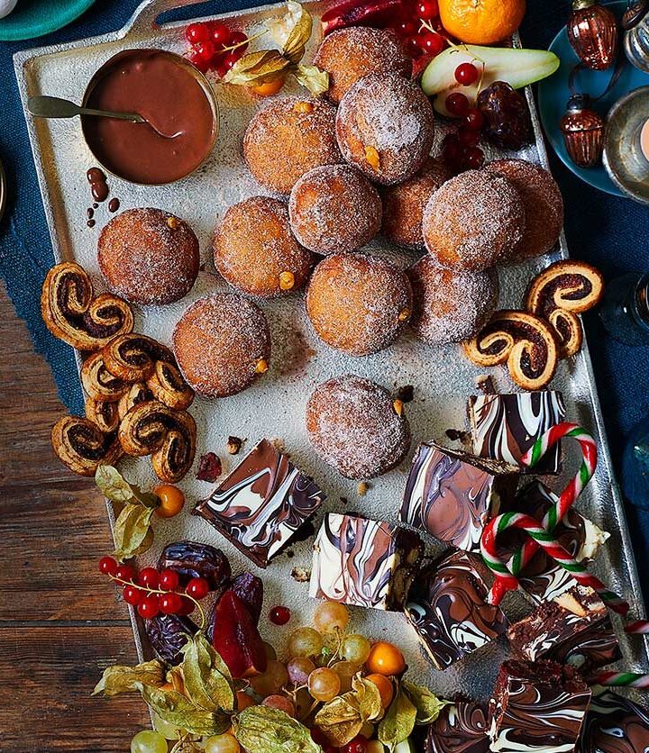 https://www.pontalo.net - Festive dessert board