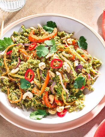 https://www.pontalo.net - Gingery broccoli-fry with cashews