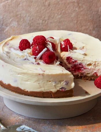 https://www.pontalo.net - Gluten-free white chocolate & raspberry cheesecake