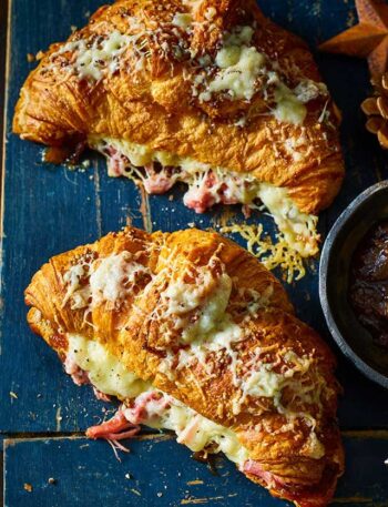 https://www.pontalo.net - Ham & cheese croissants