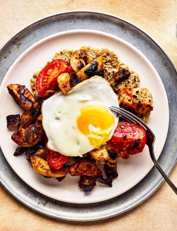 https://www.pontalo.net - Smoky mushroom & potato hash with oaty thins