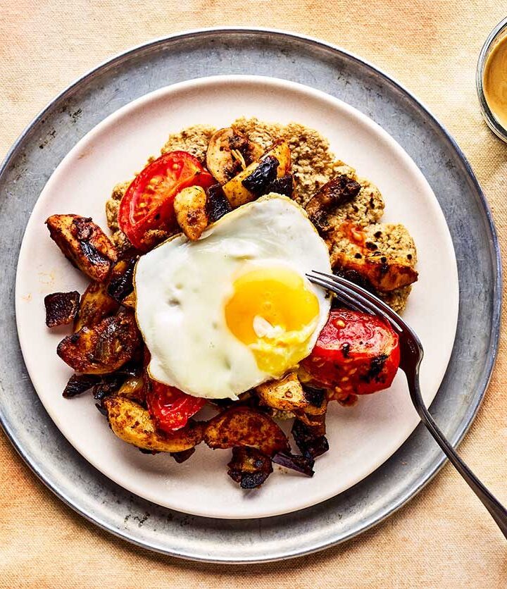 https://www.pontalo.net - Smoky mushroom & potato hash with oaty thins