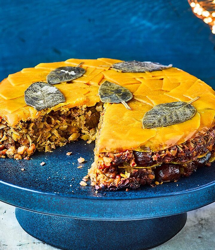 https://www.pontalo.net - Honeyed squash & nut roast cake