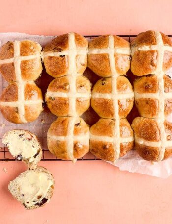 https://www.pontalo.net - Sourdough hot cross buns