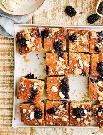 https://www.pontalo.net - Jammy blackberry & almond crumble cake