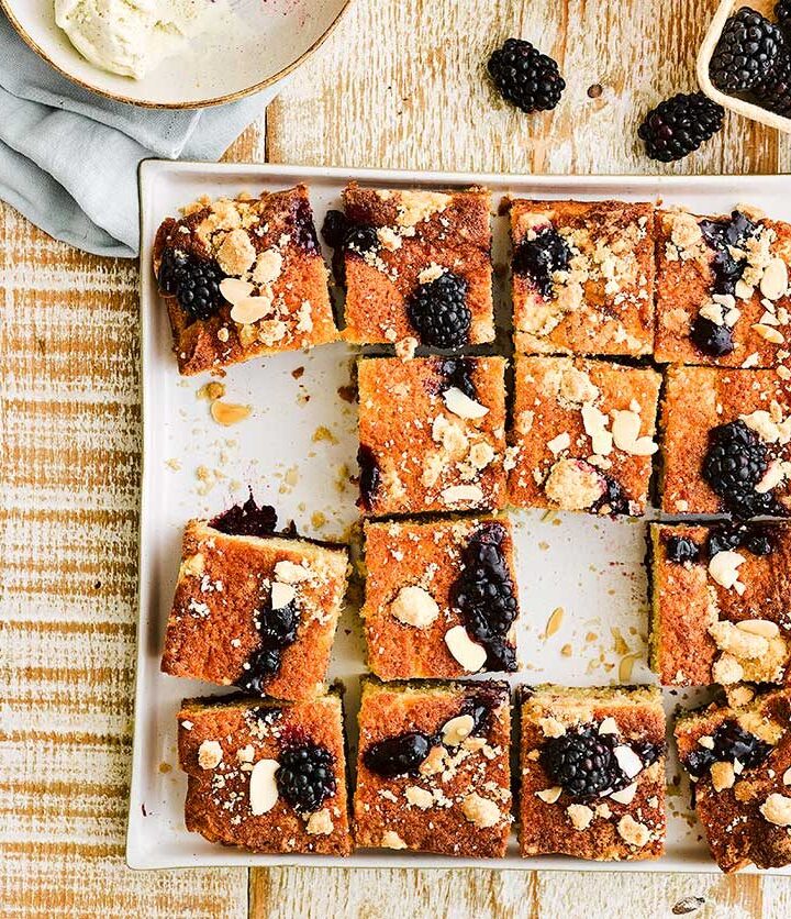 https://www.pontalo.net - Jammy blackberry & almond crumble cake