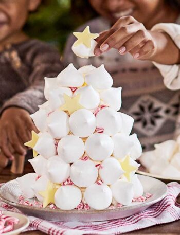 https://www.pontalo.net - No-cook meringue Christmas tree