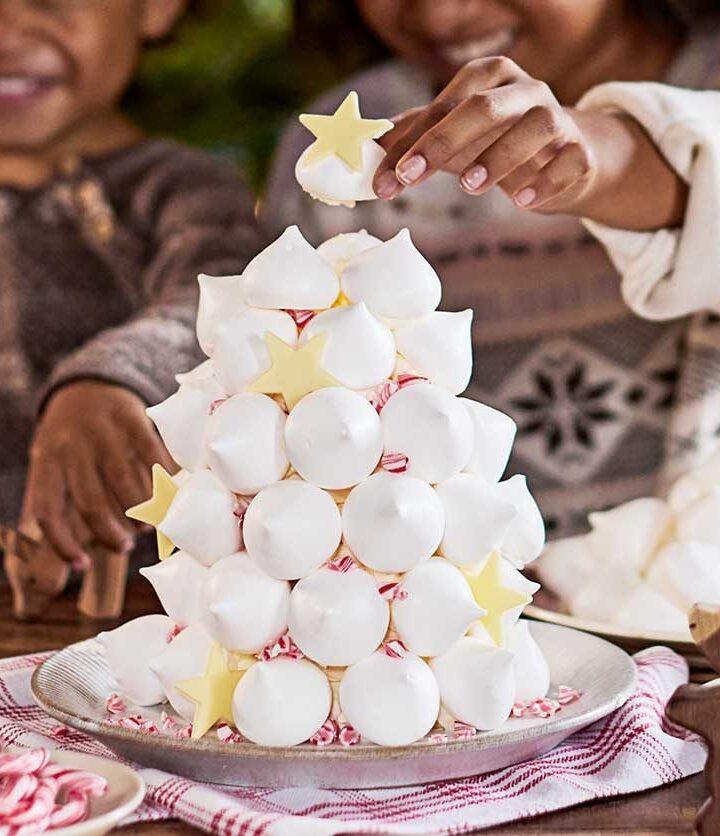 https://www.pontalo.net - No-cook meringue Christmas tree