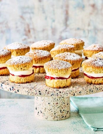 https://www.pontalo.net - Mini victoria sponge cakes